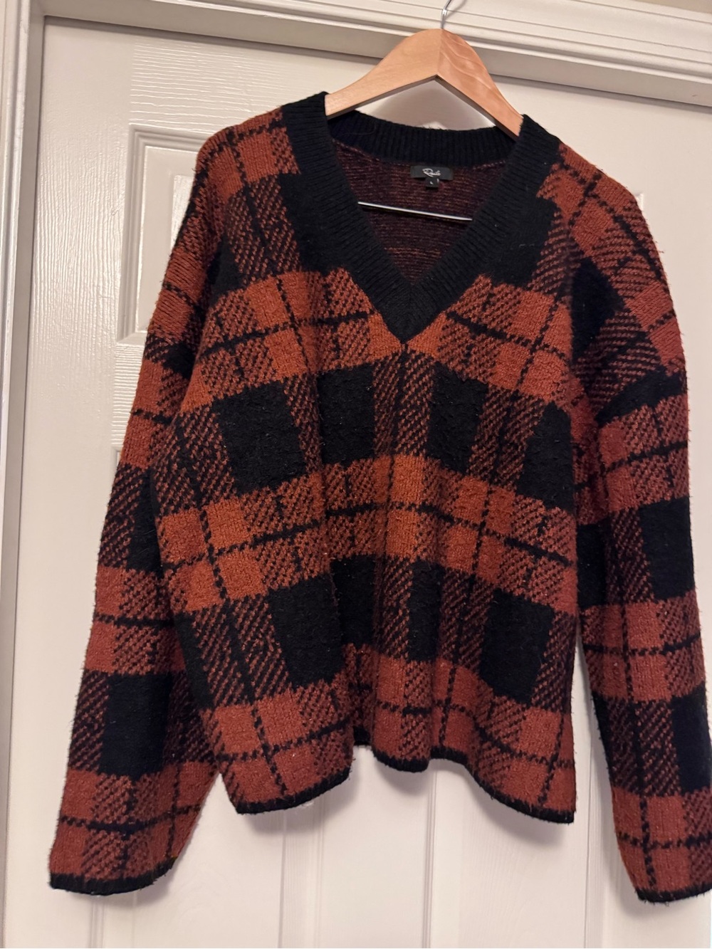 Rails Plaid V-Neck Sweater in Black & Rust